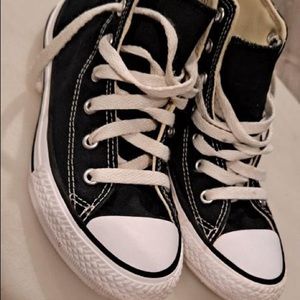 Kids black/white high top converse